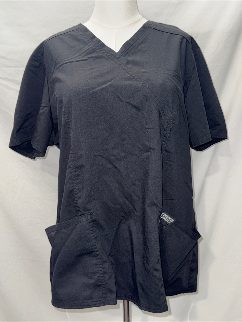 Cherokee Women’s Workwear Black V-Neck Scrub Top with Front Pockets 2XL